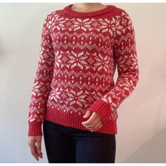 Abercrombie and Fitch Red and White Holiday Sweater in Size Medium - Picture 1 of 6